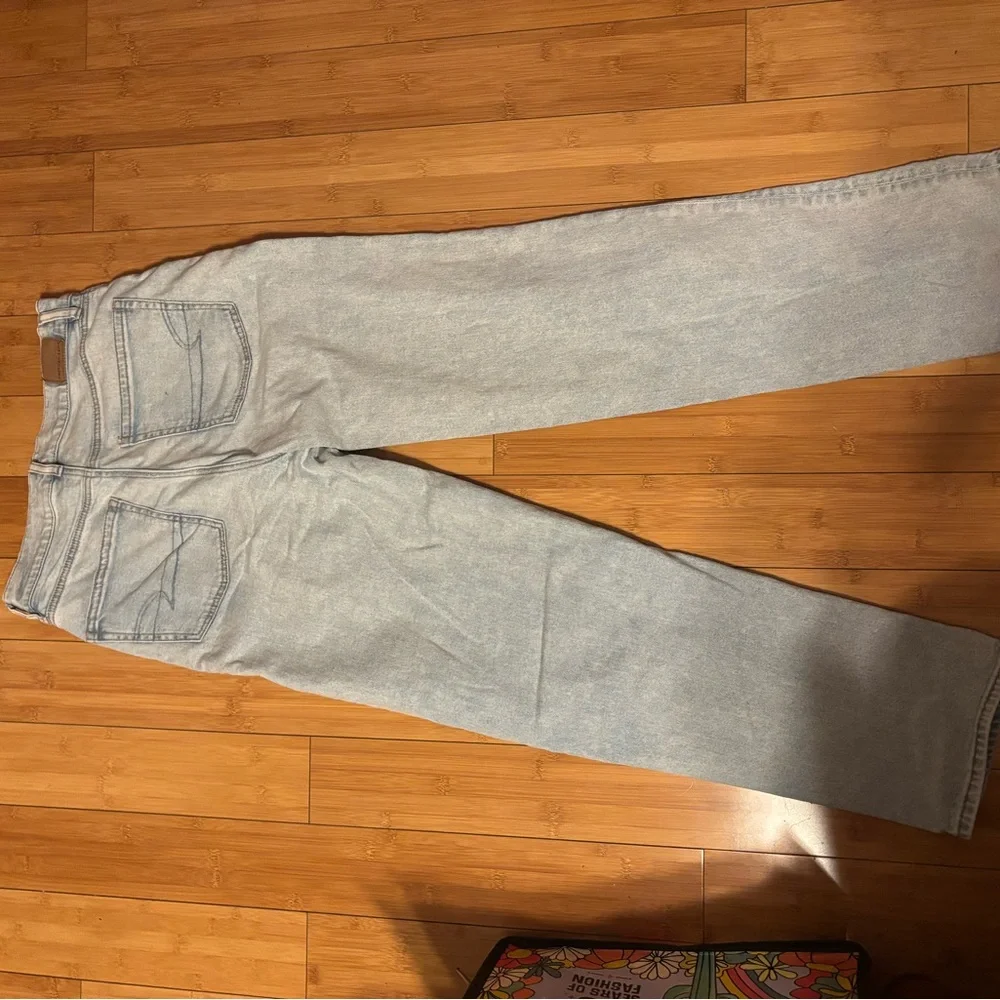 American Eagle Outfitters Light Wash Women’s Jeans - Picture 2 of 4